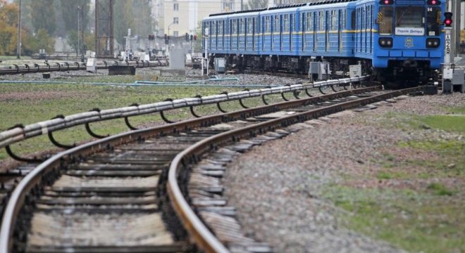Очередной скандал с «УЗ»: украинке угрожали пьяные неадекваты в поезде