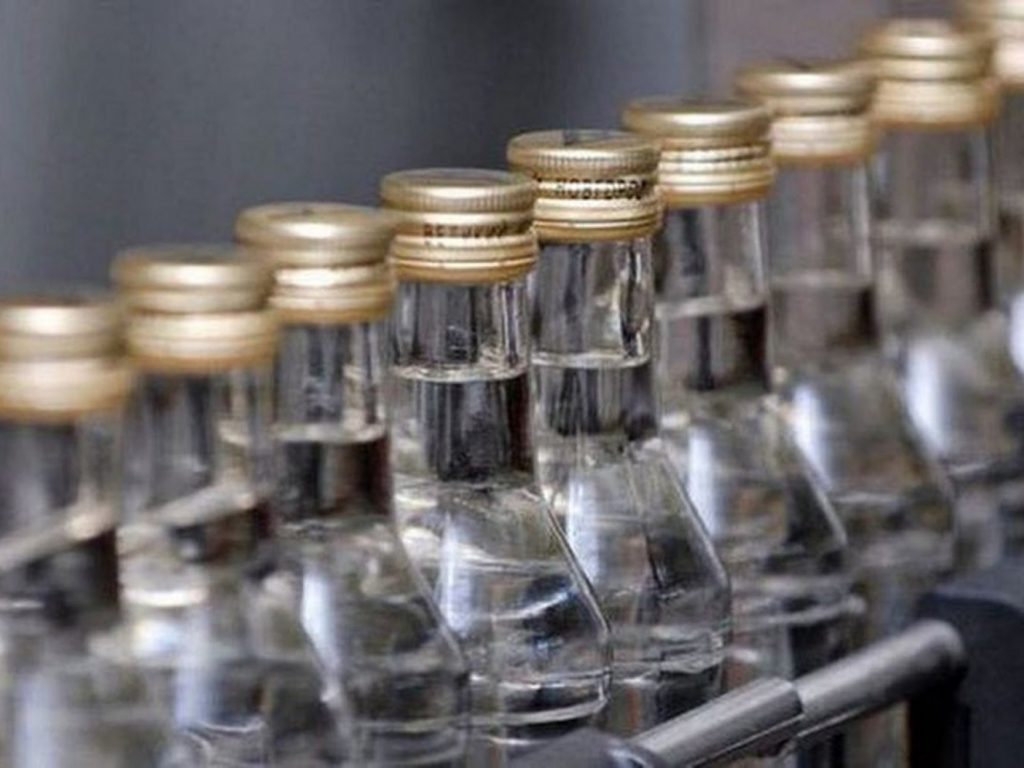 Число умерших от контрафактного алкоголя в России увеличилось до 32 человек