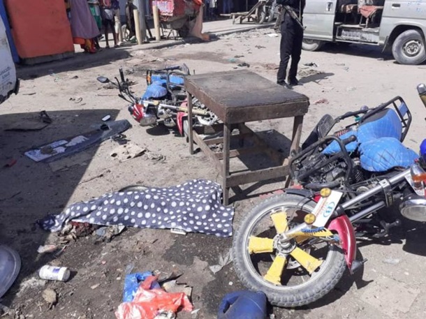 В Могадишо террорист-смертник взорвался в кафе (ФОТО)