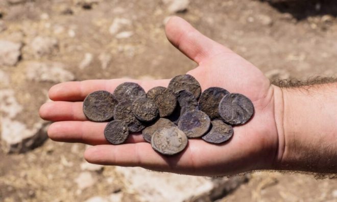 Израильские археологи нашли серебряники возрастом 1000 лет (ФОТО)