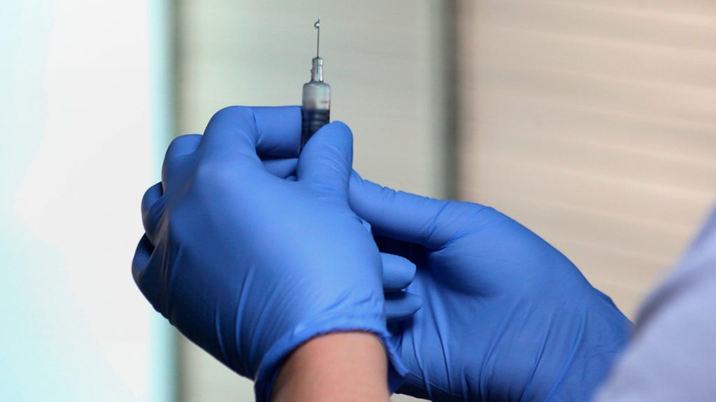 МОЗ: 119 украинцев умерли спустя месяц после COVID-прививки
