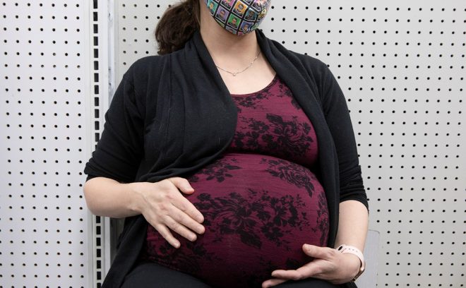 В Житомире женщина имитировала беременность после выкидыша из-за боязни родных
