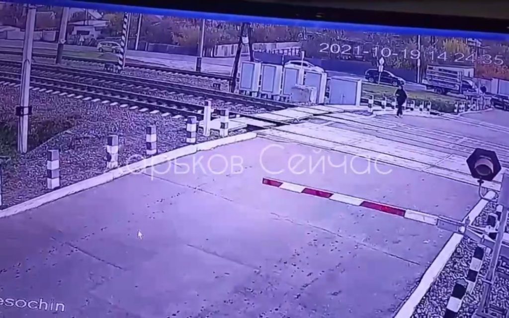 В Харьковской области поезд насмерть сбил девушку в наушниках: появилось видео