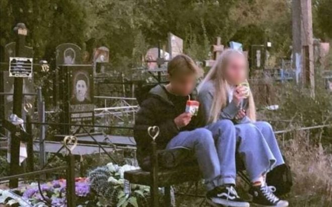 В Кривом Роге подростки разгромили кладбище (ФОТО)