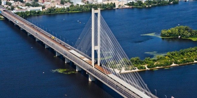 В Киеве на Южном мосту ограничили движение транспорта на 2,5 месяца 
