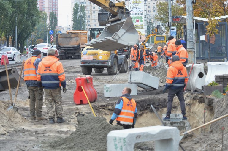 Как проходит ремонт проспекта Героев Сталинграда в Киеве