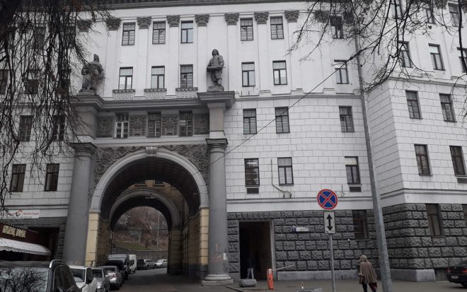 Киевметрострой пытается силой забрать у инвесторов здание в центре Киева