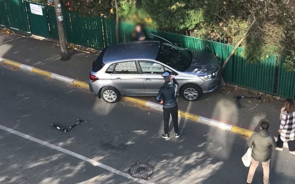 Под Киевом Citroen сбил 8-летнего мальчика на самокате (ФОТО)