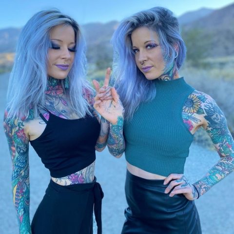 Сестры-близнецы покрыли татуировками все тело (ФОТО)