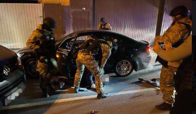 Наркотики, оружие и боеприпасы: в Киеве полиция обезвредила банду (ФОТО)