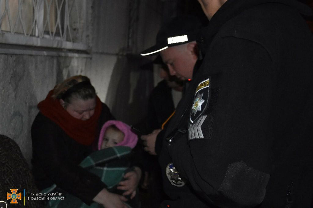 В Одессе горела квартира: из огня вытащили трехлетнего ребенка (ФОТО)