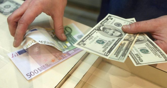 В Украине курс доллара в декабре вырос из-за рекордного дефицита валюты
