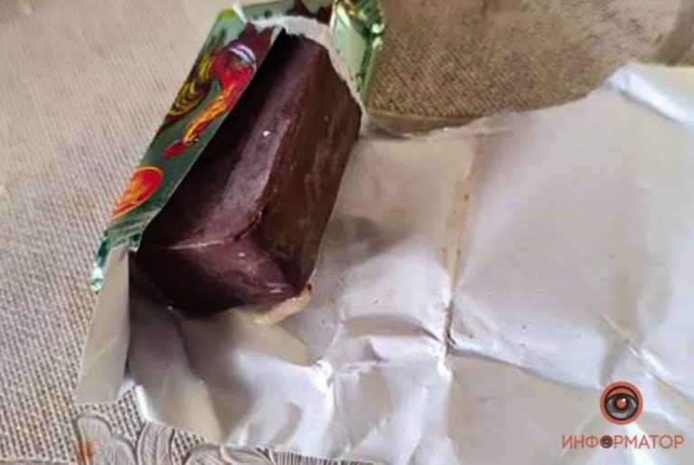 В Днепре мужчине продали конфеты с червями (ФОТО, ВИДЕО) 