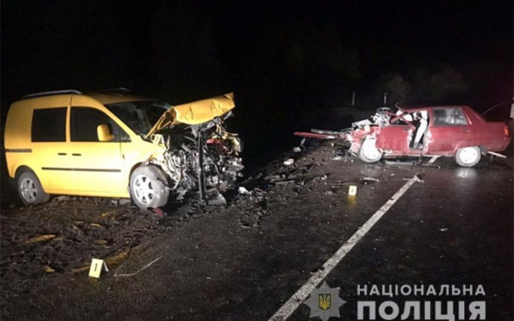 В Хмельницкой области столкнулись два автомобиля: есть погибшая, много пострадавших (ФОТО) 