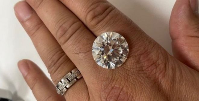 Пенсионерка хотела выбросить бриллиант за 2,7 миллиона долларов (ФОТО)