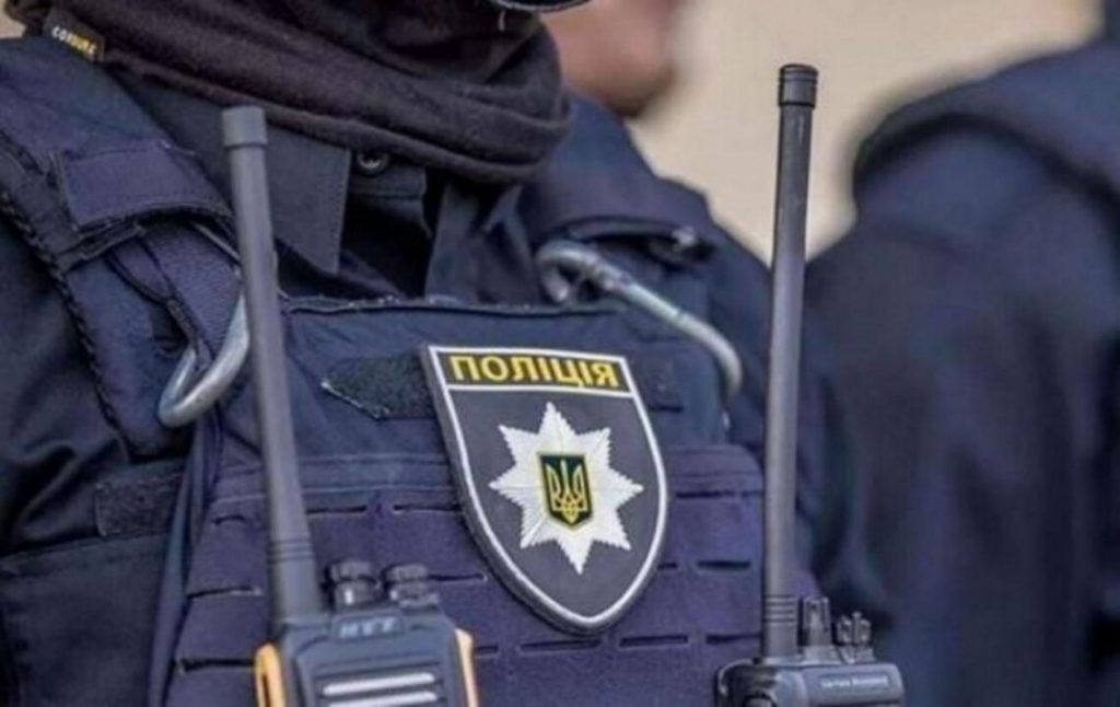 В Одессе мужчина набросился на полицейского