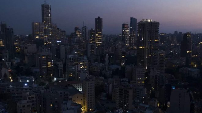 В Ливане прекратили работу электростанции: страна осталась без света 