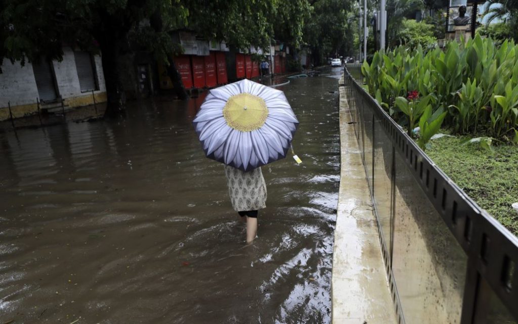 В Китае – сильное наводнение: население эвакуируют (ФОТО, ВИДЕО)