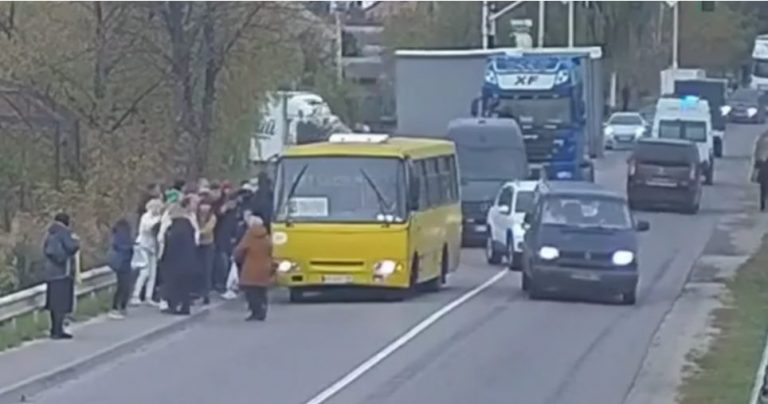 В Киеве у переполненной маршрутки отказали тормоза (ФОТО, ВИДЕО) 