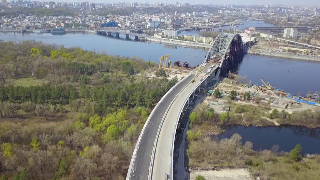 Прокуратура заявили о хищении 150 миллионов гривен на строительстве Подольского моста в Киеве