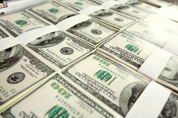 НБУ резко повысил официальный курс доллара на 18 октября