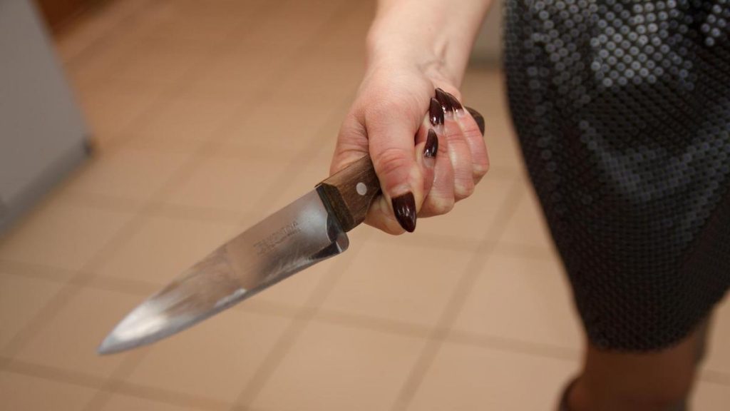В Одессе женщина тяжело ранила ножом мужа