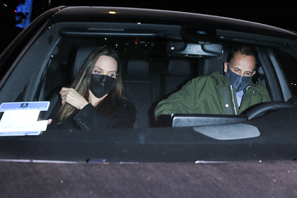 Анджелину Джоли заметили на ночном свидании с бывшим мужем (ФОТО)