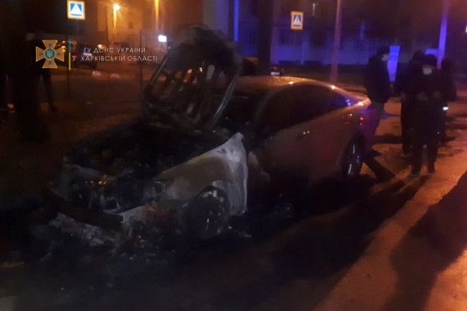 В Харькове загорелся элитный Lexus (ФОТО) 