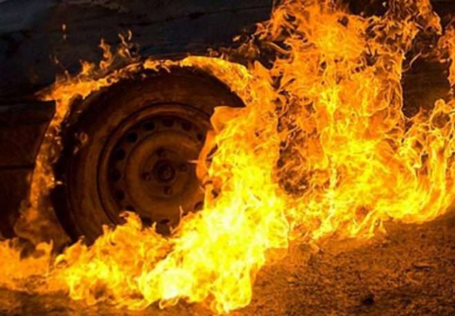 В Кировоградской области подожгли, а в Киеве пьяные разбили автомобили военных &#8212; СМИ