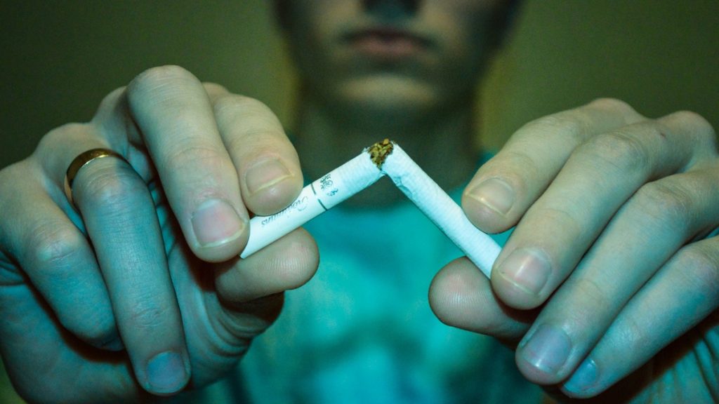 «Нужна честность»: психолог рассказал, как добиться отказа от курения