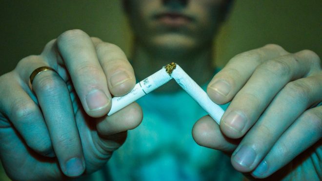 «Нужна честность»: психолог рассказал, как добиться отказа от курения