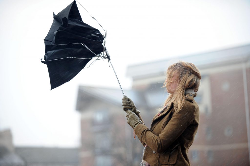 Ветер усилится до 30 метров в секунду: в воскресенье в Украине ухудшится погода