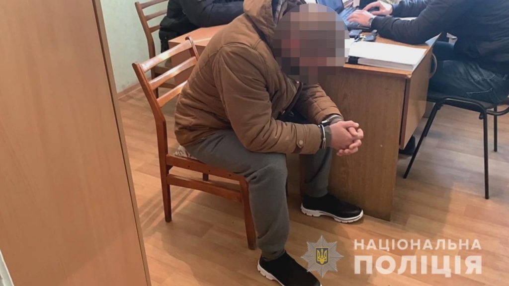 В Одессе пьяные отец и сын избили мужчину и вывезли за город (ФОТО)