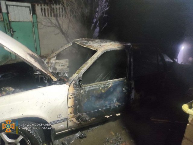 В Запорожской области ночью сгорел припаркованный Opel (ФОТО)