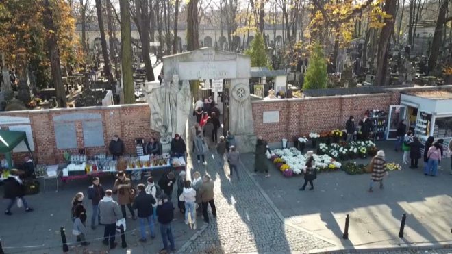 В Польше пункты вакцинации открыли на кладбищах