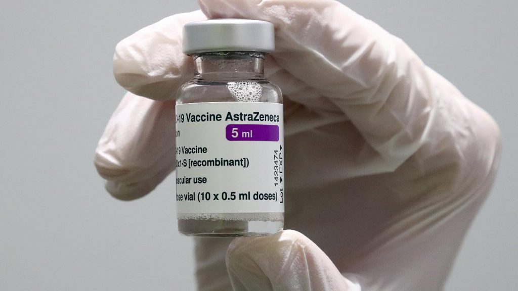 Эксперт прокомментировал утилизацию полмиллиона доз вакцины AstraZeneca  