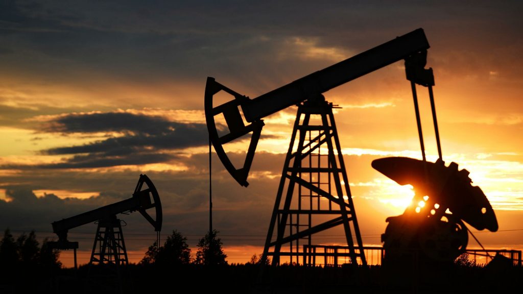 Цена нефти впервые с октября упала до отметки ниже 78 долларов