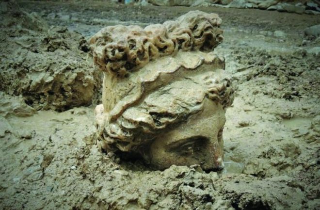В Турции археологи обнаружили статуи Афродиты и Диониса (ФОТО)