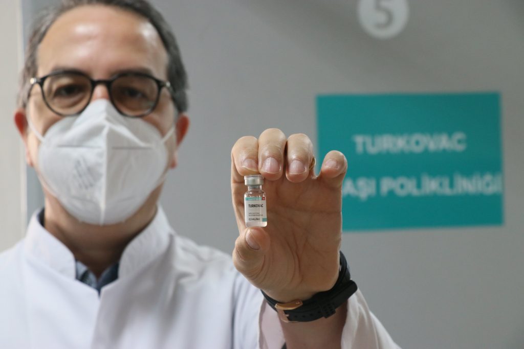 Минздрав Турции подал заявку на одобрение применения отечественной вакцины Turkovac