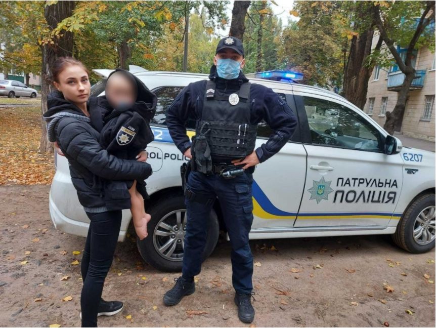 В Киевской области мать оставила двухлетнего сына и пошла выпивать с друзьями (ФОТО)