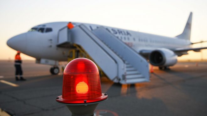 Пассажирский самолет в Испании совершил аварийную посадку из-за сообщения о взрывчатке