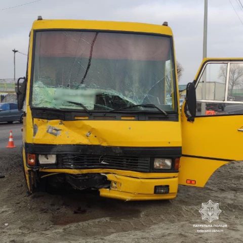 В Киевской области пассажирский микроавтобус столкнулся с Volkswagen: 4 пострадавших (ФОТО)