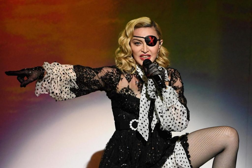 63-летняя Мадонна в черном корсете показала грудь крупным планом (ФОТО)
