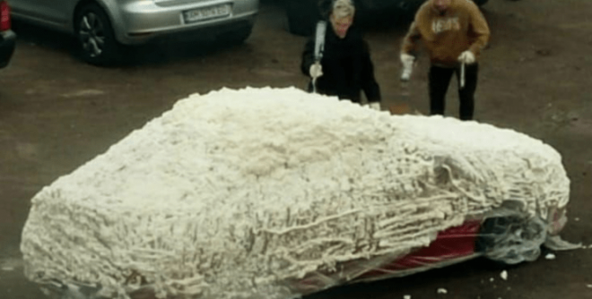 В Житомирской области пранкер залил монтажной пеной авто матери (ФОТО)