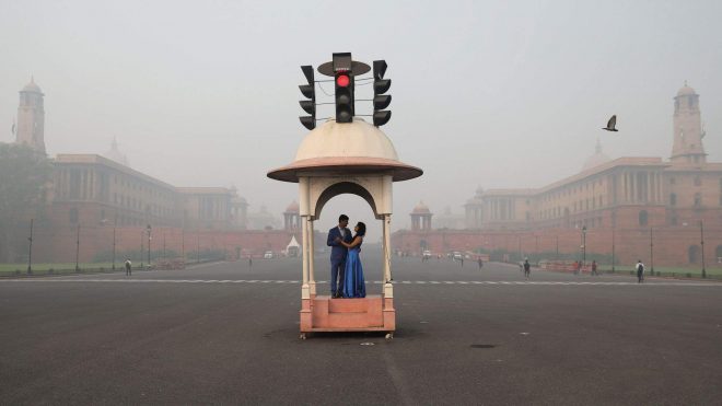 После массового празднования столицу Индии накрыл густой смог (ФОТО)