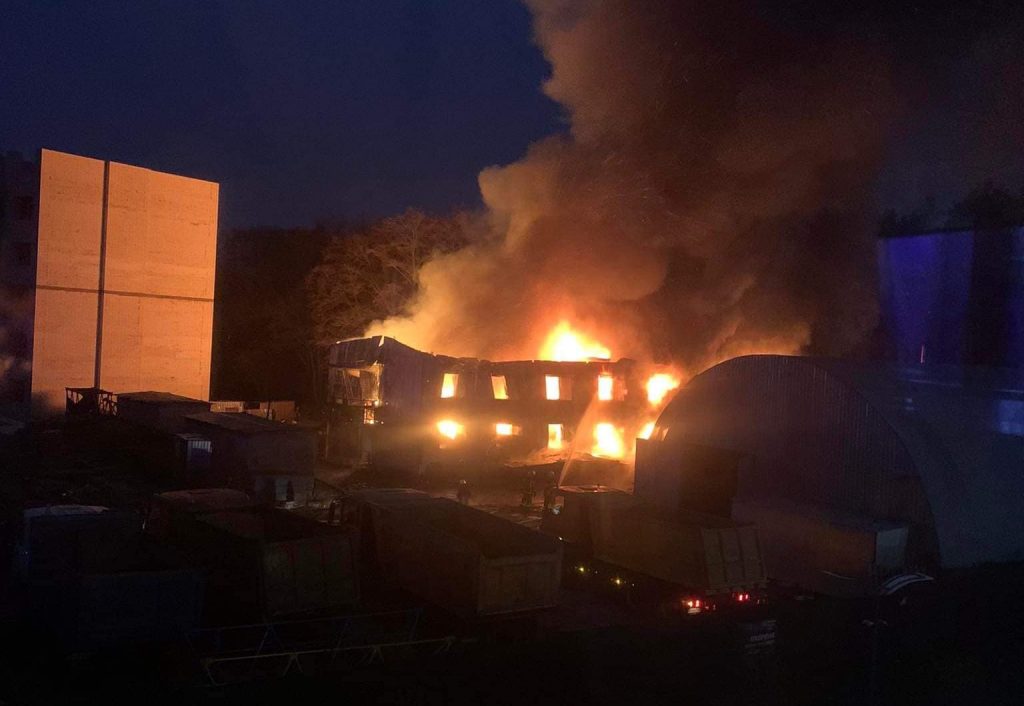 Под Киевом произошел масштабный пожар в общежитии (ФОТО, ВИДЕО)