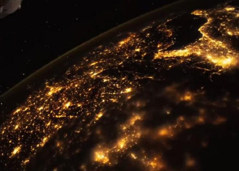 Астронавт опубликовал снятое им видео ночной Европы из космоса (ВИДЕО)