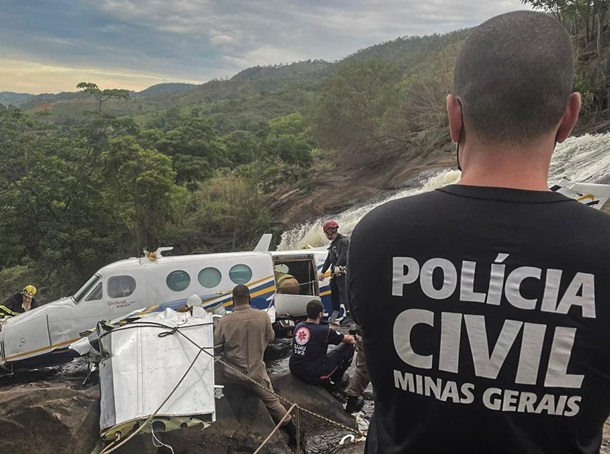 В Бразилии разбился самолет с популярной певицей (ВИДЕО)
