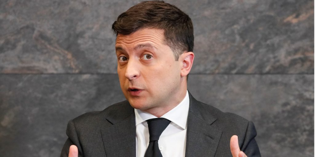 Зеленский возглавил антирейтинг в экватор президентства