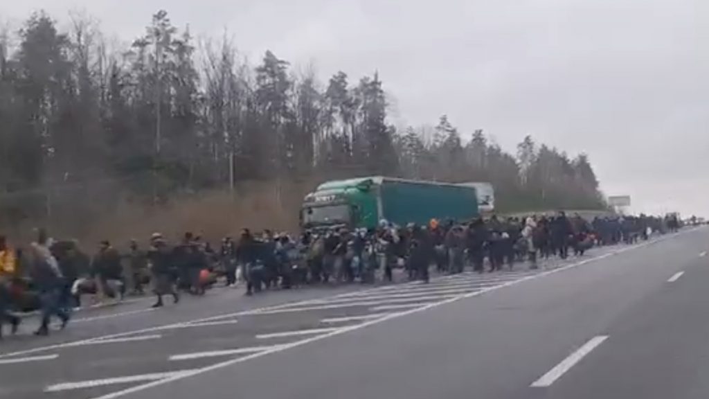 Около 150 мигрантов штурмовали границу Польши (ФОТО, ВИДЕО)